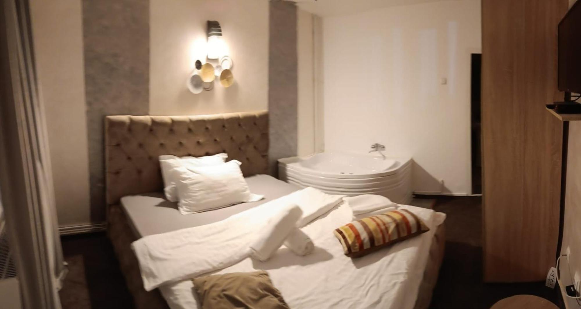 La Protap Calimanesti Hotel Buitenkant foto
